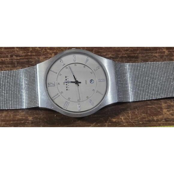 Vintage 233XLSS Steel Men\'s Watch with a Stainless Steel Mesh Band